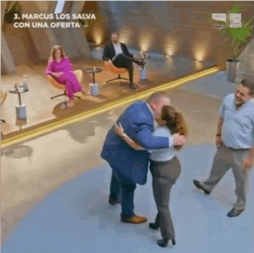 Momento del acuerdo de Vida Líquida en Shark Tank México